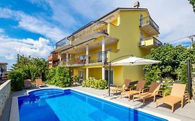 Maro Apartments